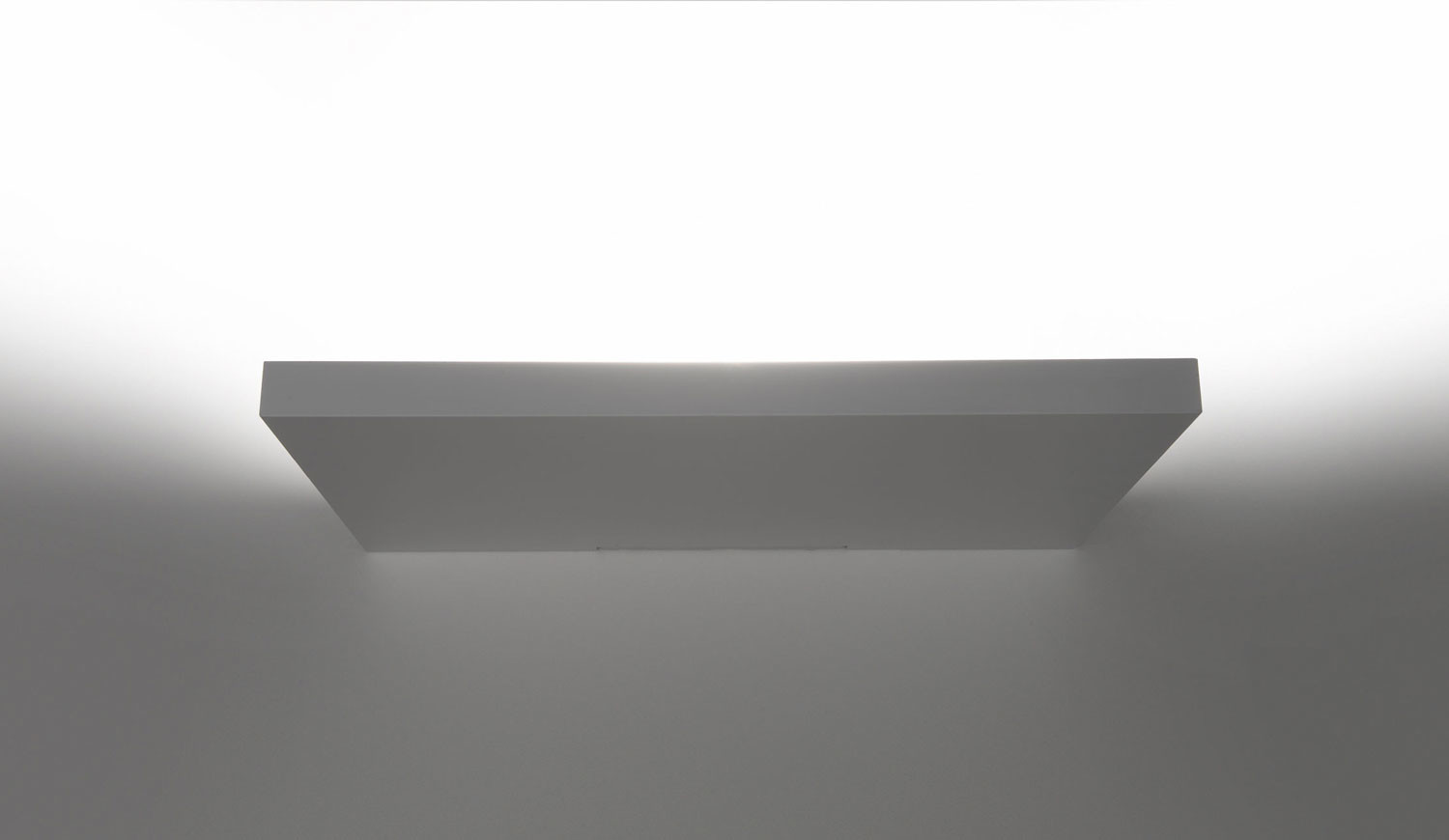 Myrilia illuminazione a parete Lyra Q on.jpg